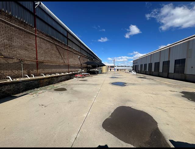 715M² WAREHOUSE TO LET IN WYNBERG